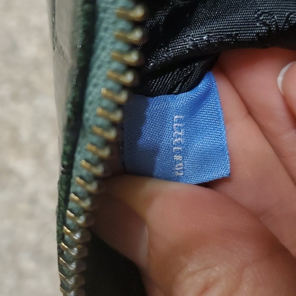 Vera Wang Clutch/ Wristlet Foldable - Picture 9 of 16